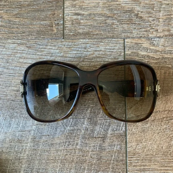 Gucci Tortoise Brown Gold Buckle Sunglasses Model 2591/S Gucci CE GG 2591/S BMHKI Made in Italy 67[] 15 100 Optyla  main image 3